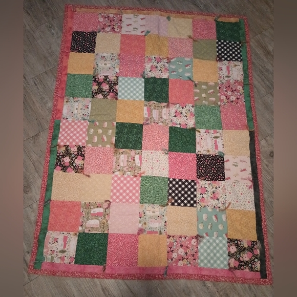 Beautiful pink backing quilt with yarn ties. - Picture 1 of 16